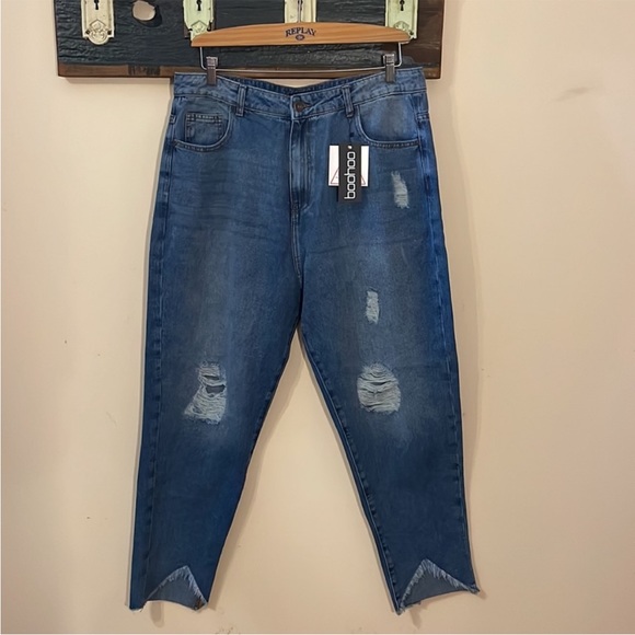 Boohoo Ripped Distressed High Waist Mom Jean Size 14 - Picture 3 of 16